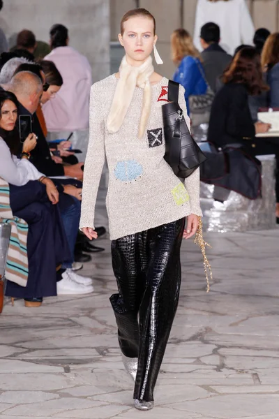 Look 28